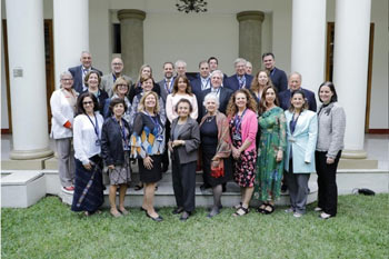 Palm Beach area temple group with Guatemala first lady Patricia Marroquín (center). Photo courtesy of Peter Bendetson